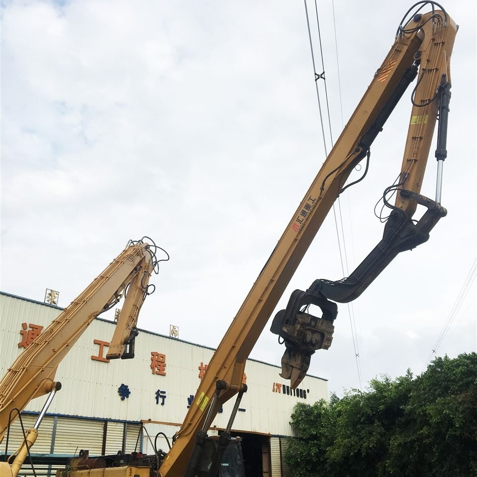 久久手机免费视频：越野重载叉车：应对恶劣工况的强大助力